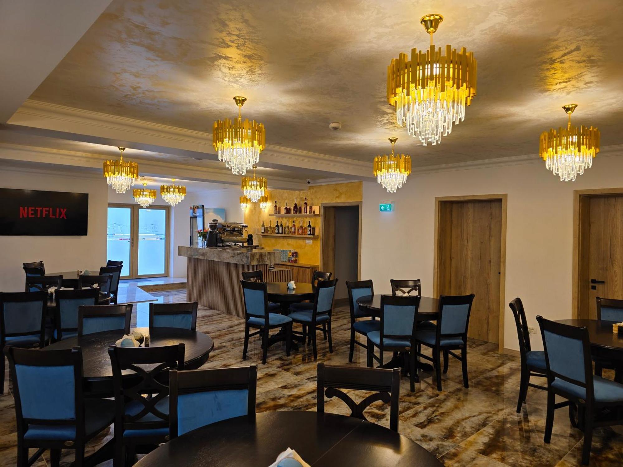 Colt De Rai Hotel เรชิตา ภายนอก รูปภาพ